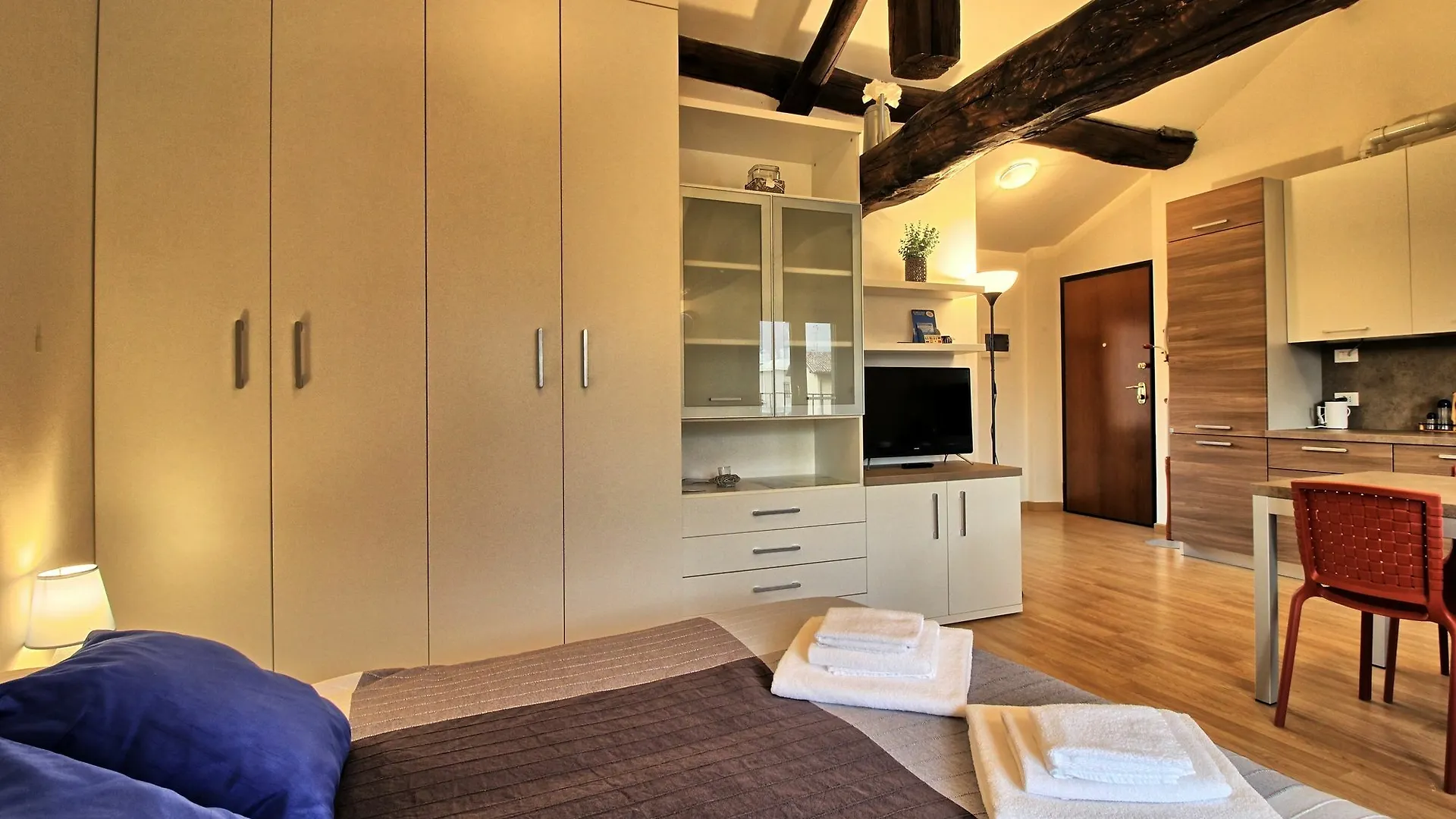 Logicasa Apartment Tower Gate Como